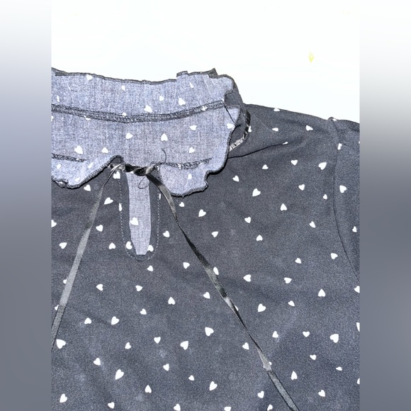 Heart, cap-sleeve blouse - Picture 3 of 5